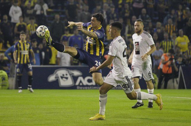 No gravitó. El delantero Luca Martínez Dupuy tuvo un flojo partido