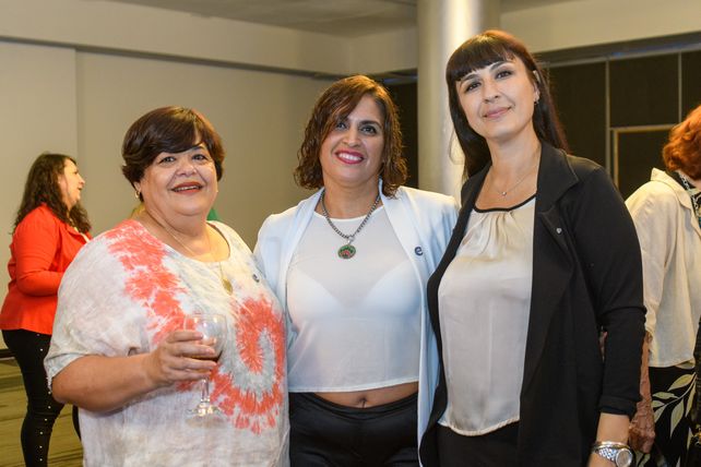 Dora Fernández, Ivana Madio y Natalia Irusta.