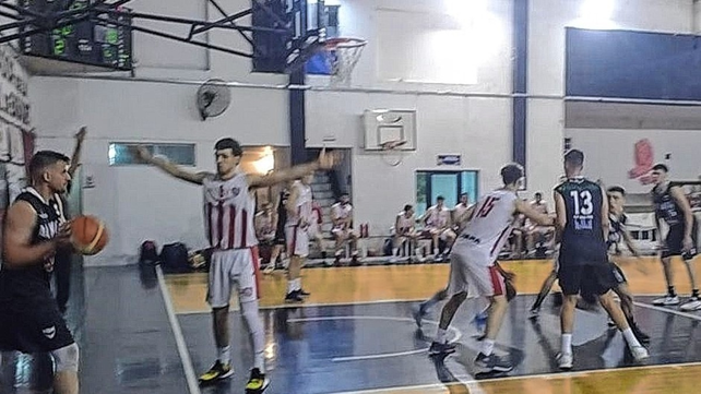 Unión A dejó sin invicto a Almagro en el Torneo Oficial