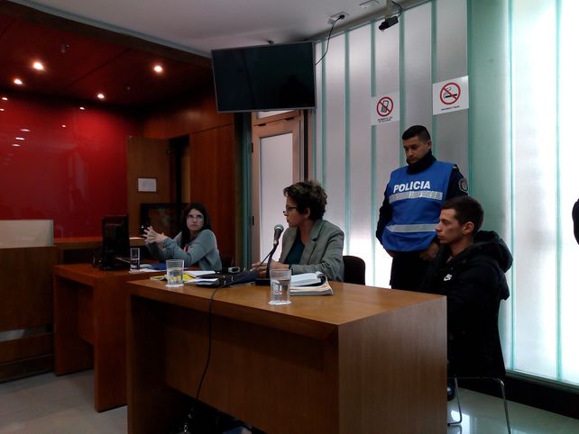Atento. El joven de 22 años escuchó la acusación del fiscal y el planteo de continuidad de detención.&nbsp;