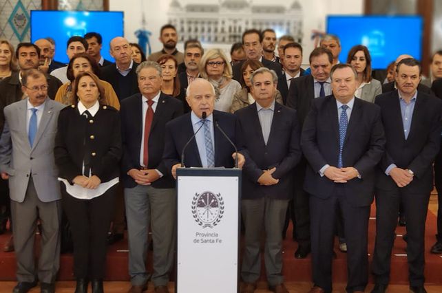 Lifschitz suspendió la consulta por la reforma de la Constitución de la provincia