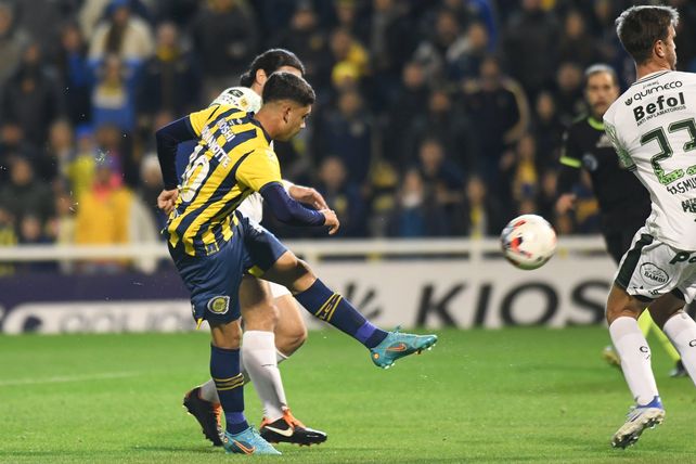 Central ganó su primer partido con Tevez tras sufrir con Sarmiento