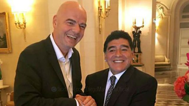 Diego y la máxima autoridad de la Fifa