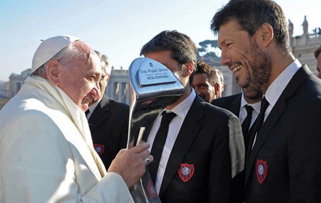 Francisco con el presidente Matías Lammens y su vice Marcelo Tinelli.