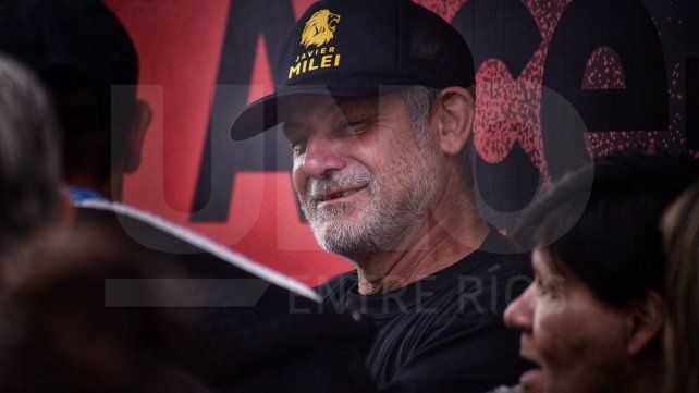 Javier Milei caminó la Peatonal de Paraná con Etchevehere