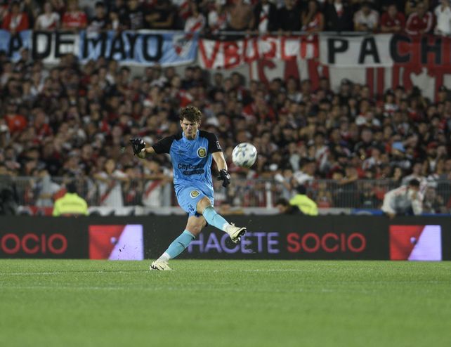 El debut de Werner con la camiseta de Central fue en Monumental, frente a River.