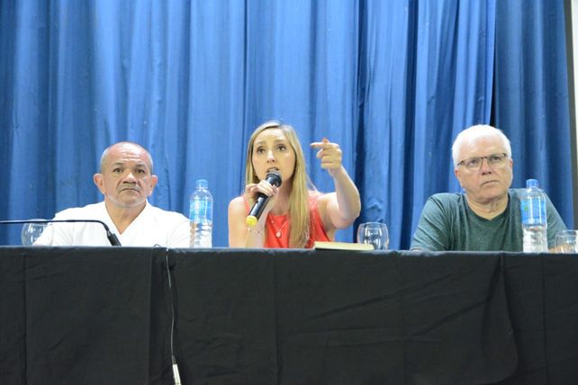 Julia Strada estuvo el lunes en la sala de Luz y Fuerza. En el plenario de comisiones de Diputados llevó la voz cantante en el debate sobre la ley ómnibus.