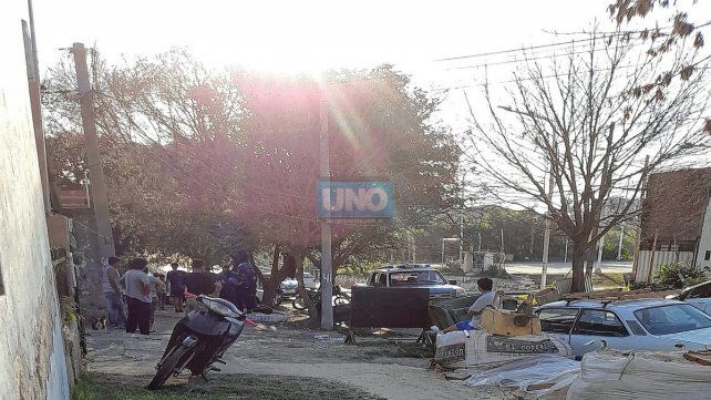 Video: Corridas, balacera y un herido en el barrio Maccarone