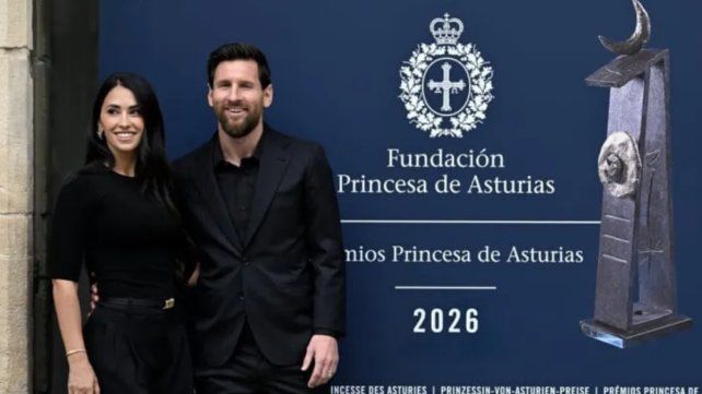 Una multitud recibió a Messi en España antes de una distinción histórica