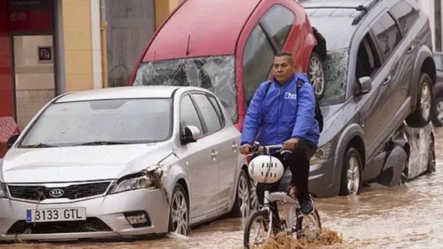 España: ascienden a más de 60 los muertos por devastadoras inundaciones en Valencia