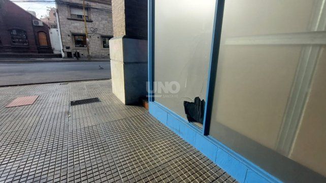El comercio que tras la rotura de vidrieras sufrió un robo en las últimas horas.