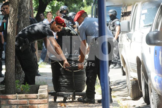 Se atrincheró por más de tres horas con una granada por un conflicto con su esposa