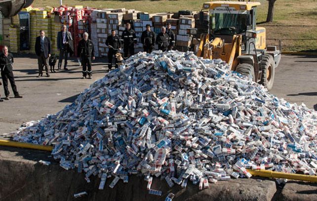 Por el ingreso de contrabando de cigarrillos se detuvieron a 36 personas. (Foto: Télam)