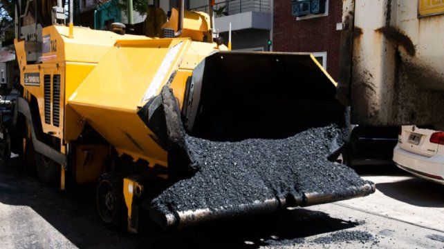 La Municipalidad de Paraná continúa el bacheo en la zona céntrica.&nbsp;