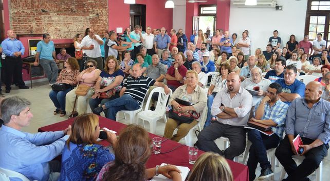 Convocante. El pedido por el puente reunió a funcionarios