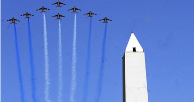 El cielo porte&ntilde;o se visti&oacute; de gala con la visita de la famosa Patrouille de France