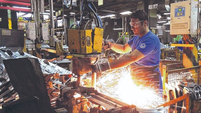 Fierros. La industria de Santa Fe crece pero enfrenta la incertidumbre por la “crisis del dólar blue”.