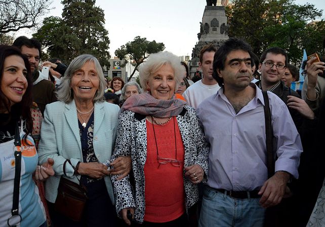 Pañuelazo en Córdoba en apoyo a las políticas de derechos humanos