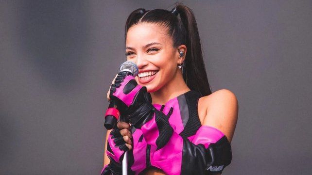 La entrerriana Emilia Mernes abrió su corazón: Tenía que trabajar para salvar la vida de mi papá.