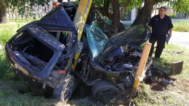 Un joven de 18 años murió tras chocar con su auto en San Lorenzo