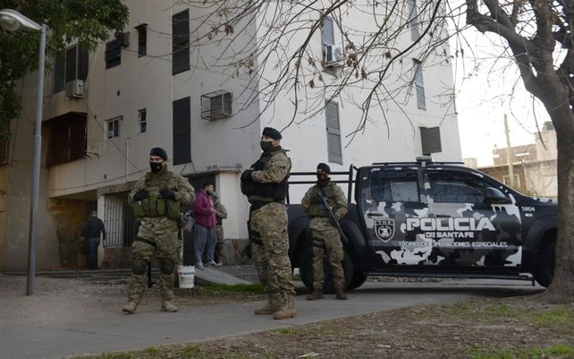 Los allanamientos para desbaratar la banda hicieron foco en una de las torres del barrio Municipal.
