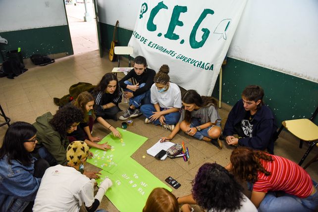 La comisión de Género se reúne para trabajar los ejes de la ESI.