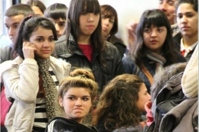 A los 16 las mujeres consumen más alcohol que los varones