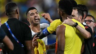 Cómo empezó la pelea en Uruguay-Colombia