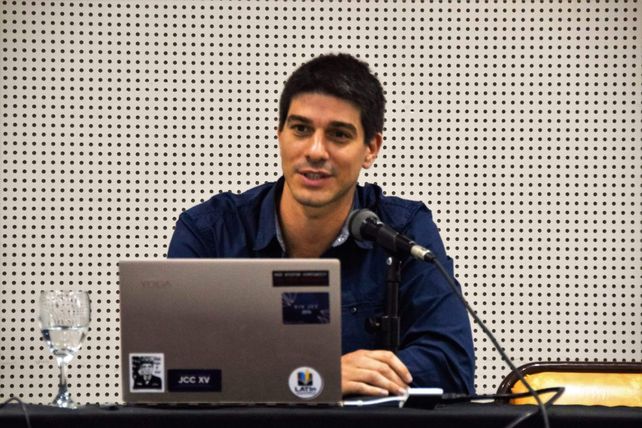 Dante Zanarini es director del Departamento de Ciencias de la Computación en la Facultad de Ciencias Exactas, Ingeniería y Agrimensura.