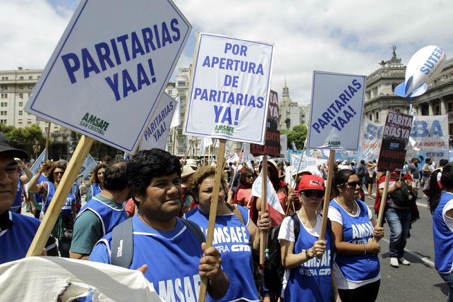 Puja distributiva. La disputa por el salario ya arrancó con la demanda de los docentes que marcharon al Congreso esta semana.&nbsp;