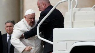 Internaron al papa Francisco con una infección respiratoria
