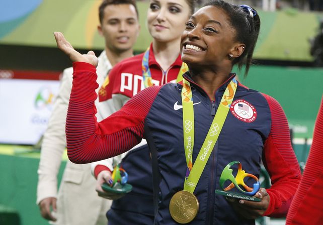 Simone Biles, la gimnasta que fue criada por sus abuelos y es estrella de los Juegos