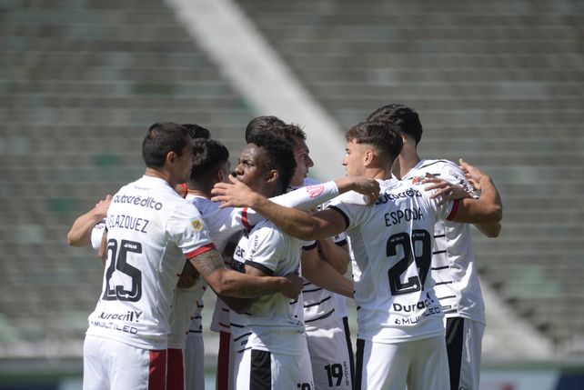 Newells festejó en Mar del Plata su tercer triunfo seguido.