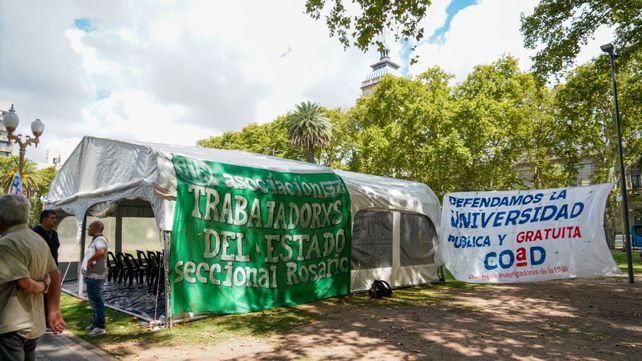 La Carpa de la resistencia estará en la Plaza San Martín hasta el jueves.