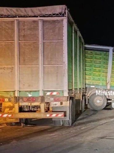 Un camión chocó contra la cabecera de un puente en Villa Elisa