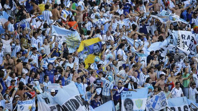 Miles de argentinos viajan a la Copa del Mundo en cada edición, sin importar el idioma ni la distancia.