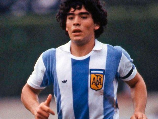 Tras el Mundial 78, Maradona jugó en Rosario y se vivió un primer indicio de su romance con Nápoles
