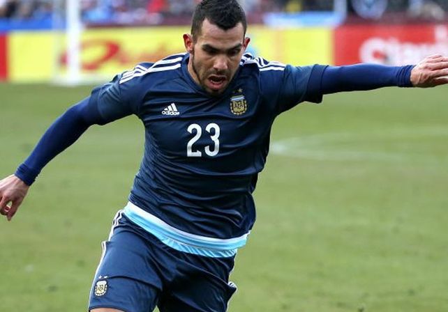 Tevez por Agüero, un cambio “de peso” para enfrentar a Jamaica