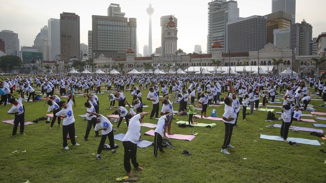 La India  celebra el Día Internacional del Yoga