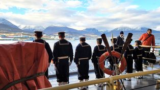 Crucero ARA General Belgrano: Veteranos navegan hacia el sitio de su hundimiento