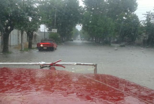 Vecinos de la Ruta 1, anegados tras la lluvia
