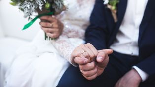 Lourdes Martínez y Adrián García llevan 38 años casados y, junto a otros laicos, dictan talleres para novios, matrimonios y cursos pre matrimoniales&nbsp;