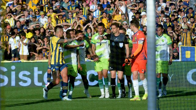 Nicolás Lamolina tomó decisiones y con algunas dio marcha atrás. A dos expulsados les anuló la roja.