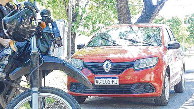 El logan rojo que utilizaron los asesinos de Rodrigo Sánchez.