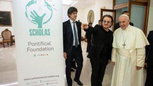 Bono se reunió con el Papa y tuvo un traductor inesperado: Martín Lousteau