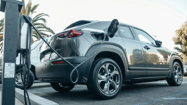 Invasión híbrida: por qué estos autos ganan terreno frente a los eléctricos y a los de combustión