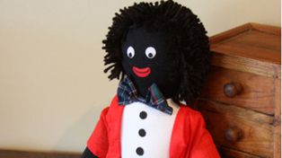 Tienda de la reina de Inglaterra retira pol&eacute;micas mu&ntilde;ecas negras
