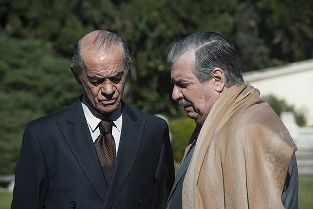 Noher junto a Manuel Callau en el rol del expresidente Raúl Alfonsín.