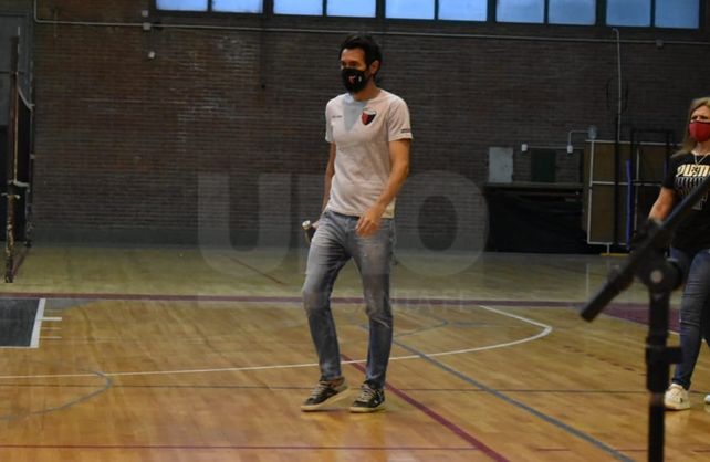 El DT de Colón Eduardo Domínguez pondrá en cancha una formación alternativa para visitar a Newells.