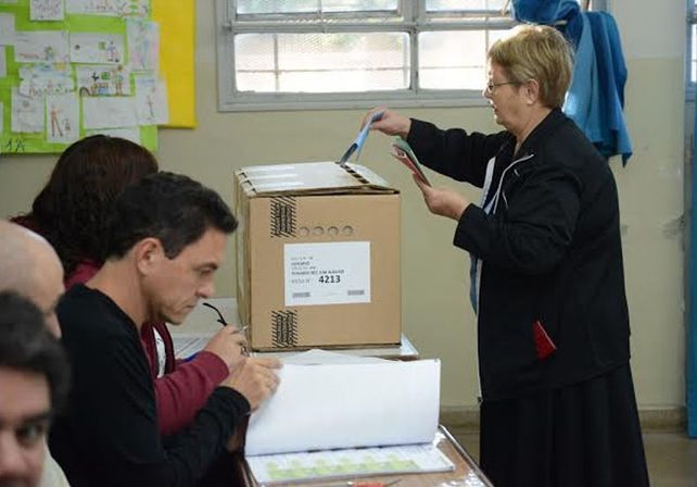 Abonan a las autoridades de mesa que se desempeñaron en las primarias